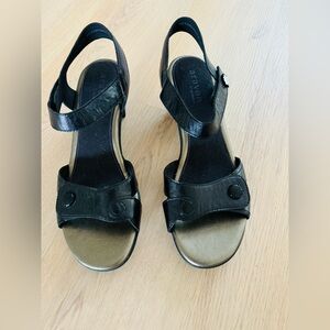 Aravon Adjustable Comfort Mila Sandals Heels  - Black 10B Excellent EUC